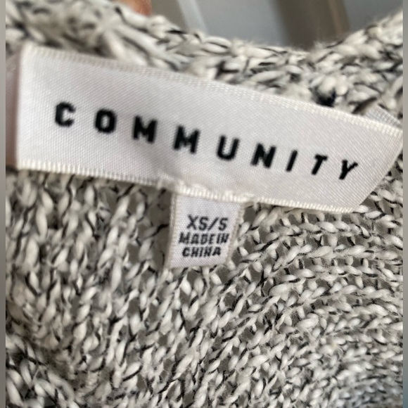Aritzia “Community” brand, oversized light weight cardigan. Size XS/S. - Picture 4 of 4